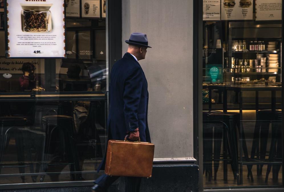 image of a man dressed like a spy to illustrate MI5 and AI