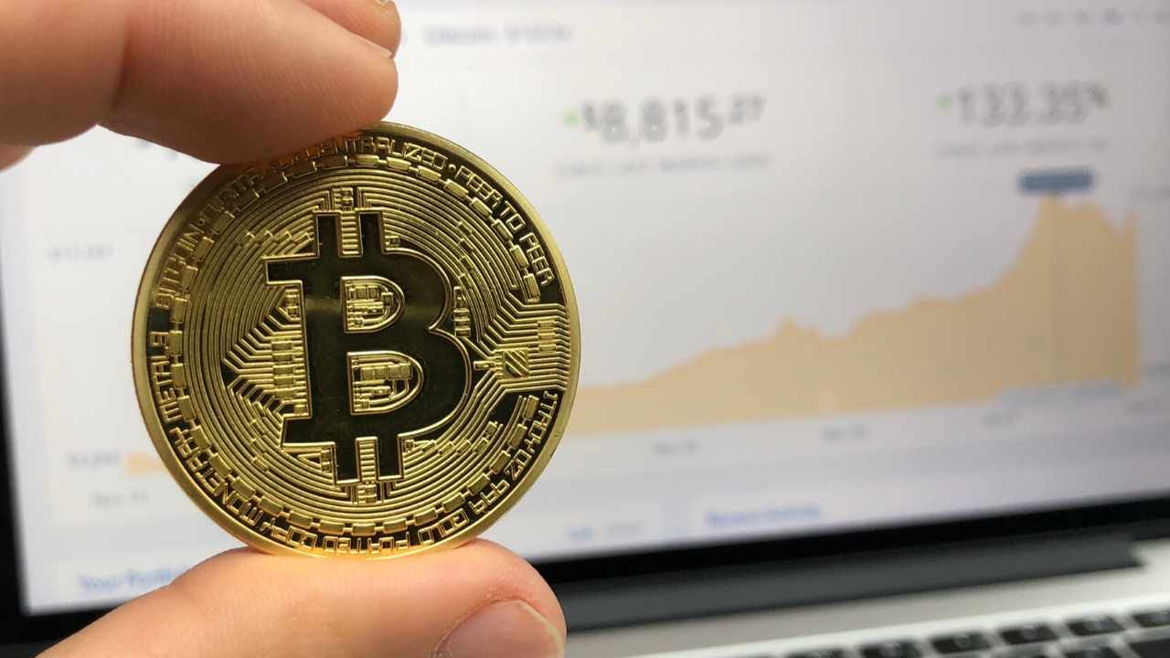 Bitcoin Miner Hut 8 Shares Jump on $9.8 Billion AI Data Center Deal